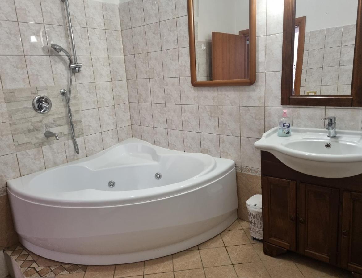 Casa Mille Baci Con Parcheggio Apartment Livorno Luaran gambar